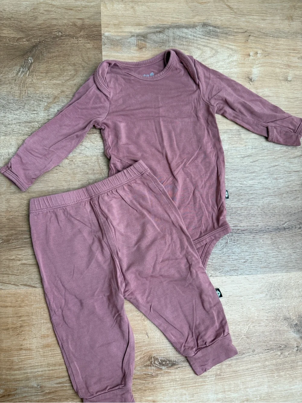 Kyte Baby Mauve Long Sleeve Bodysuit & Pants Set